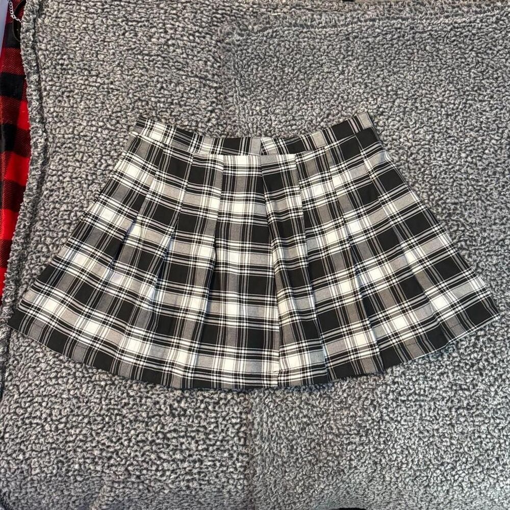 Rue21 Women's Black & White Skirt